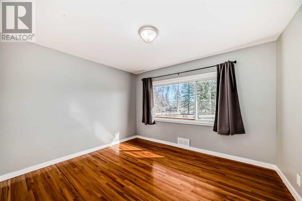 Single Family House Bungalow for Sale in  Glenmount Crescent SW Glendale Calgary 