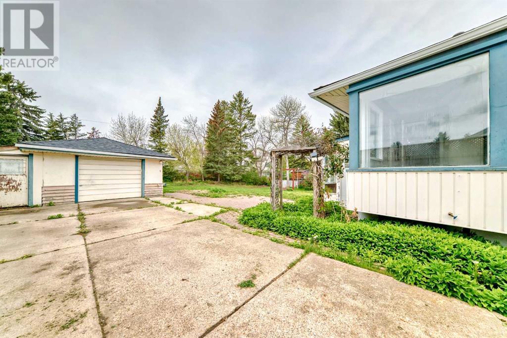 Single Family House Bungalow for Sale in  Glenmount Crescent SW Glendale Calgary 