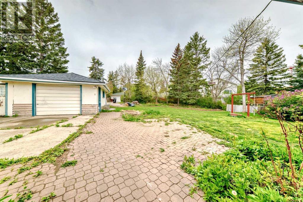 Single Family House Bungalow for Sale in  Glenmount Crescent SW Glendale Calgary 