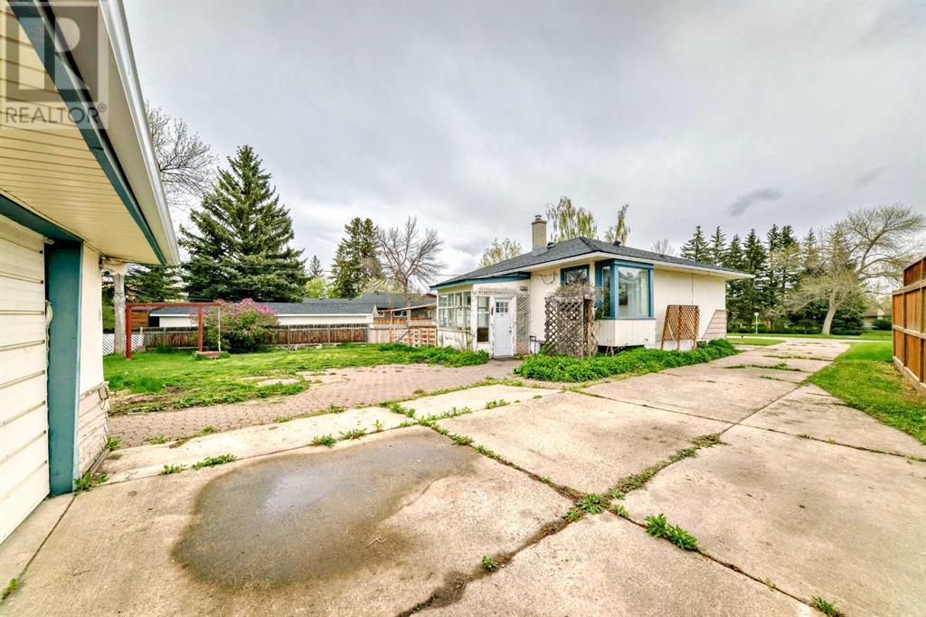 Single Family House Bungalow for Sale in  Glenmount Crescent SW Glendale Calgary 