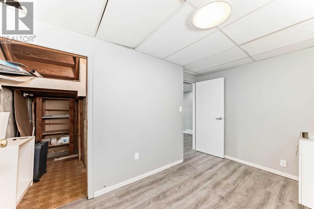 Single Family House Bungalow for Sale in  Glenmount Crescent SW Glendale Calgary 