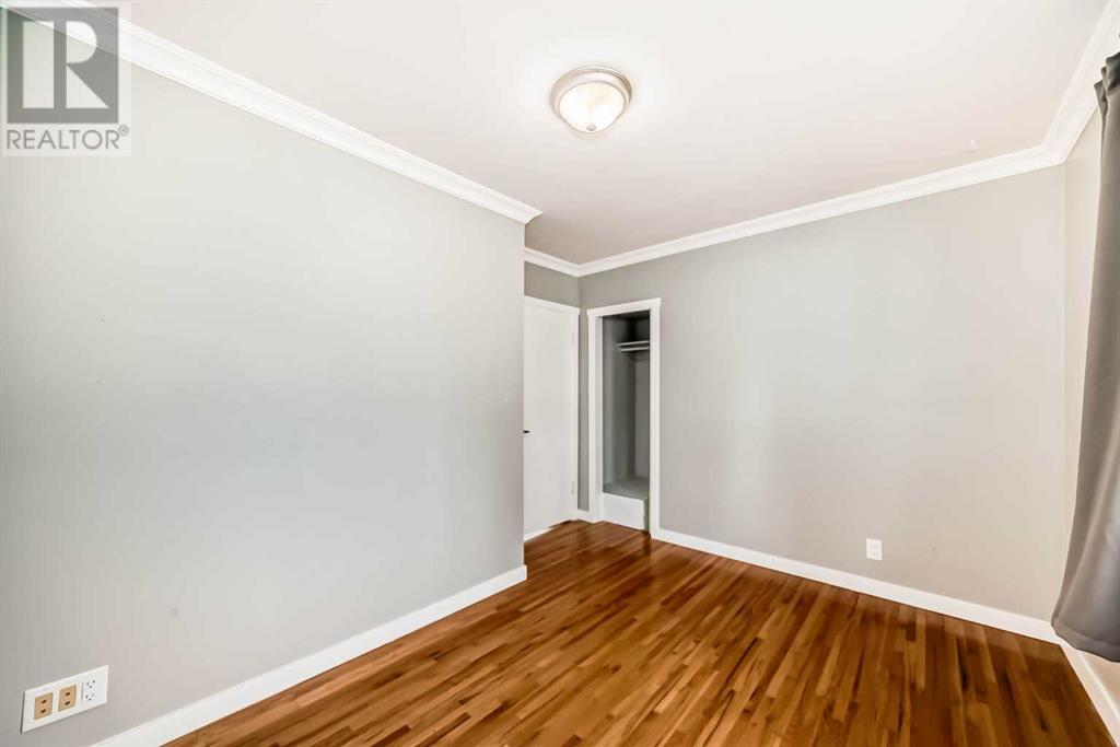 Single Family House Bungalow for Sale in  Glenmount Crescent SW Glendale Calgary 