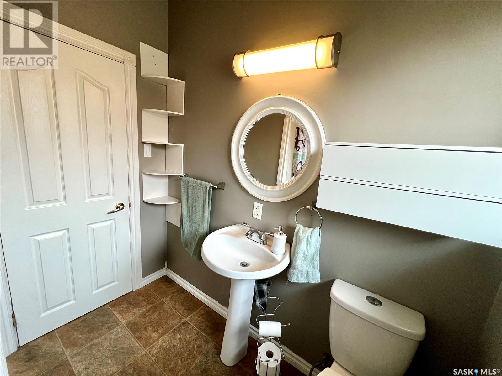 Photo 19 of 284 10th Avenue Nw, Swift Current SK