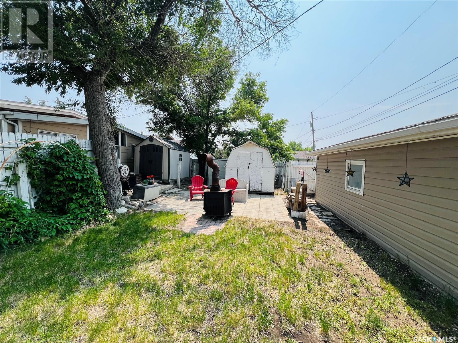 Photo 37 of 284 10th Avenue Nw, Swift Current SK