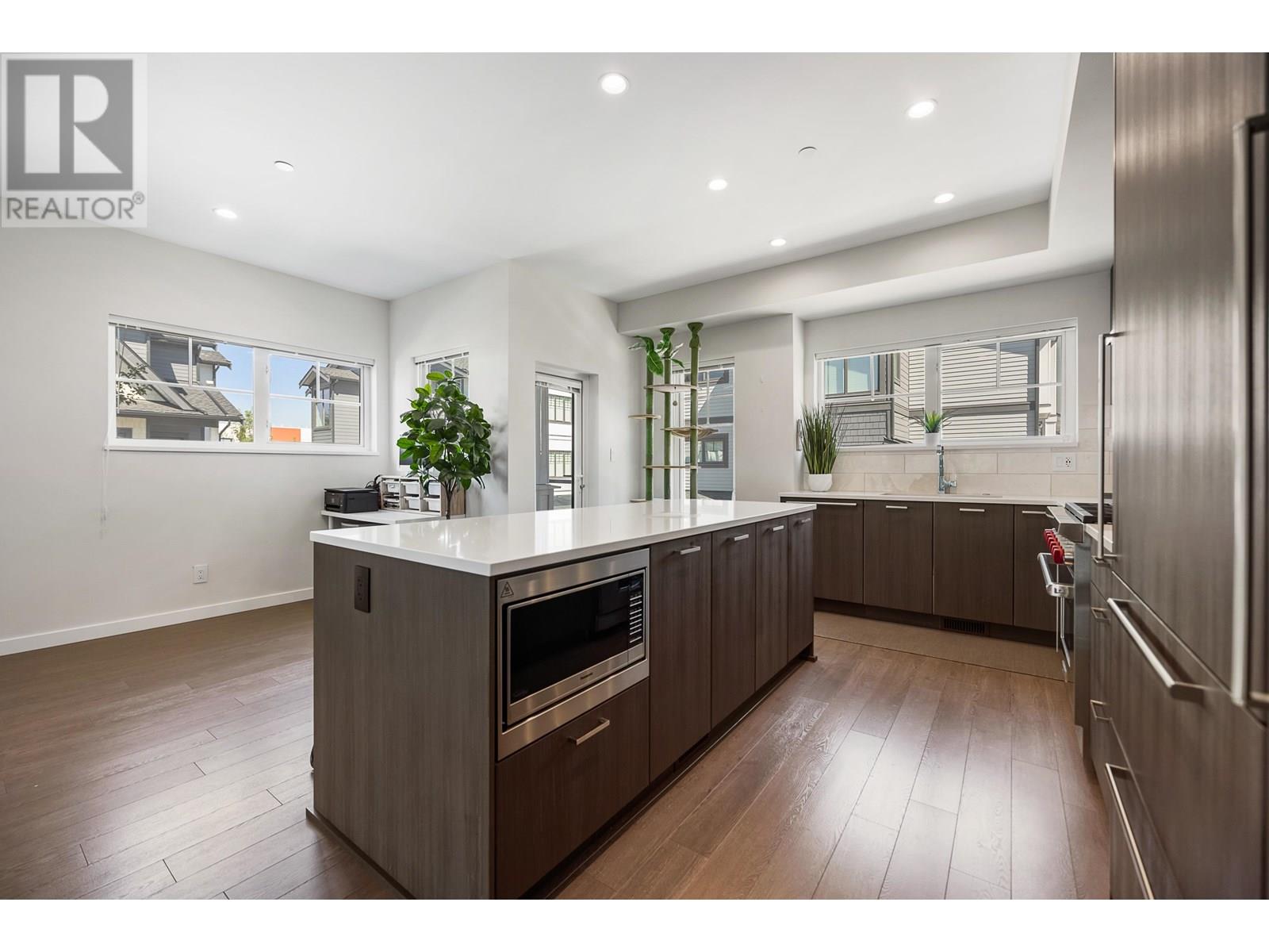 1 19451 SUTTON AVENUE, Pitt Meadows real estate listing R3014247