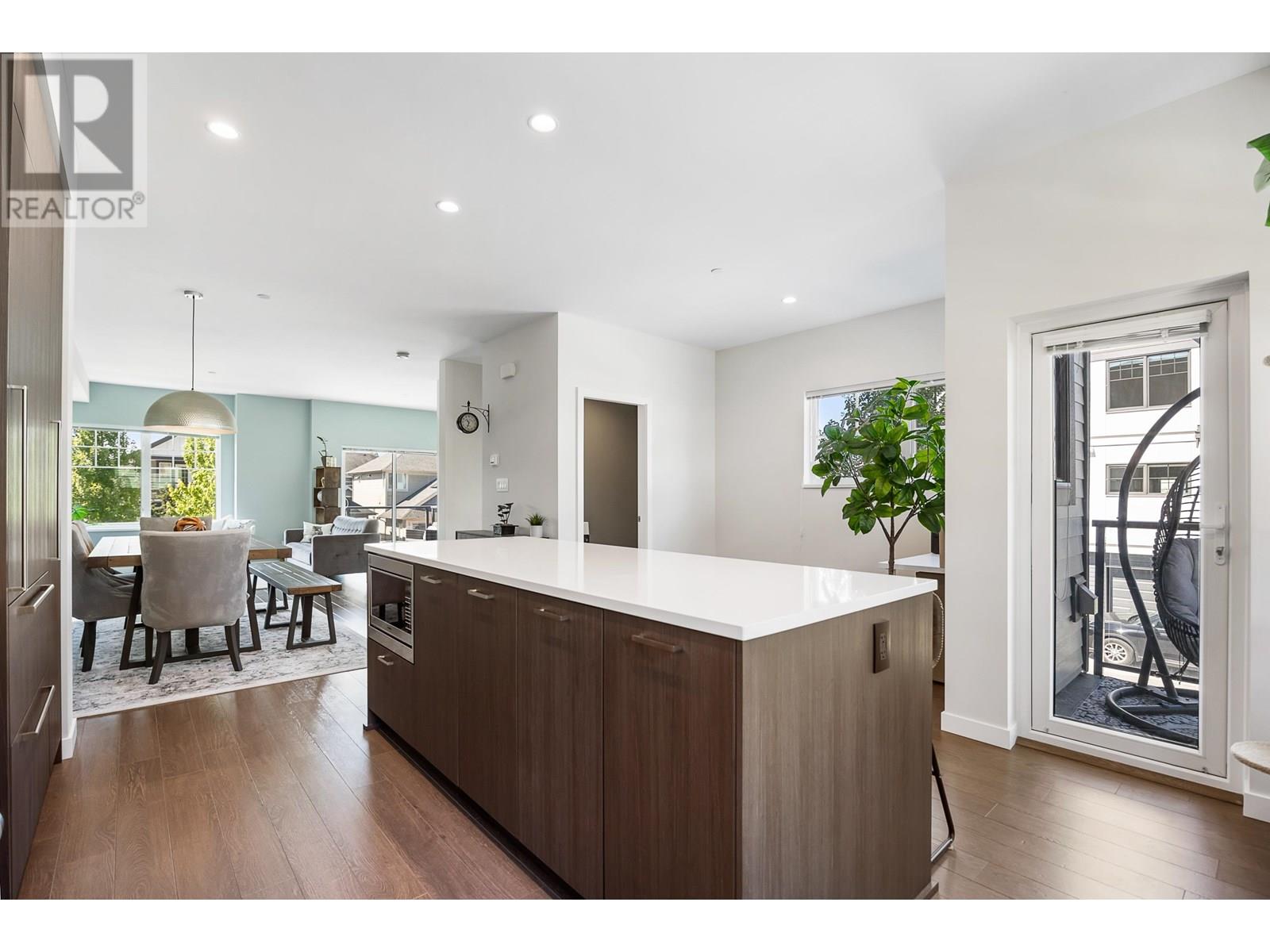 1 19451 SUTTON AVENUE, Pitt Meadows real estate listing R3014247