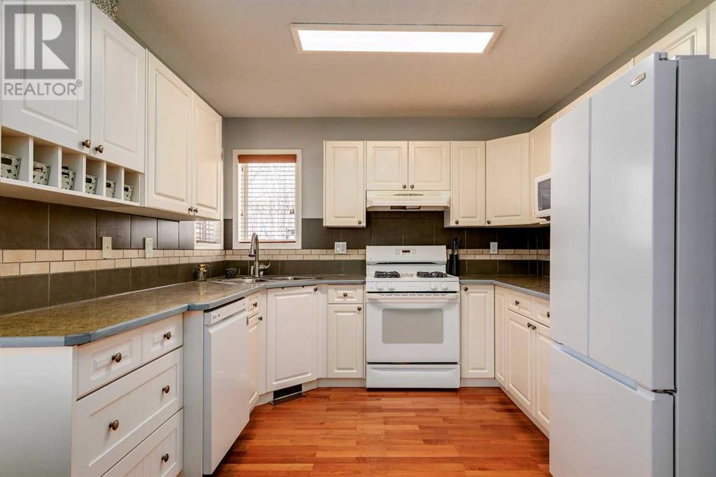 Single Family House Bi-level for Sale in  Alcock Close Rosemont Okotoks 