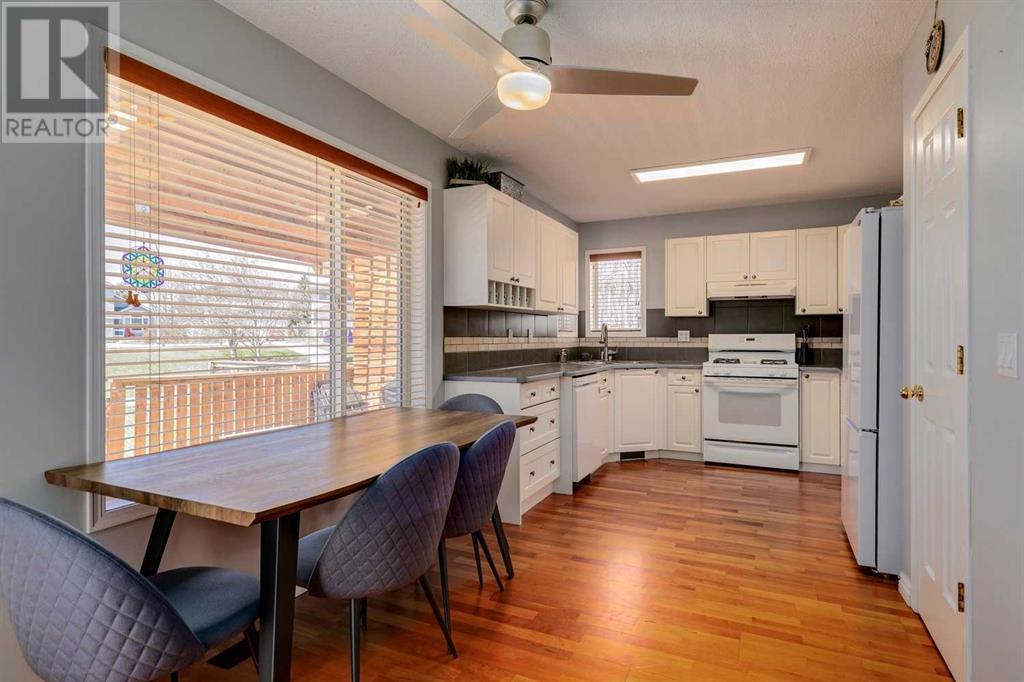 Single Family House Bi-level for Sale in  Alcock Close Rosemont Okotoks 