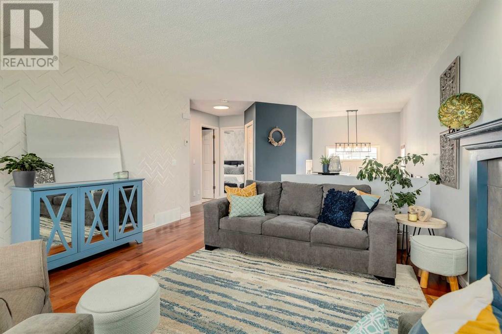 Single Family House Bi-level for Sale in  Alcock Close Rosemont Okotoks 