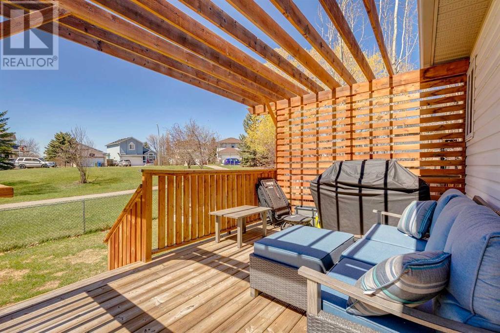Single Family House Bi-level for Sale in  Alcock Close Rosemont Okotoks 