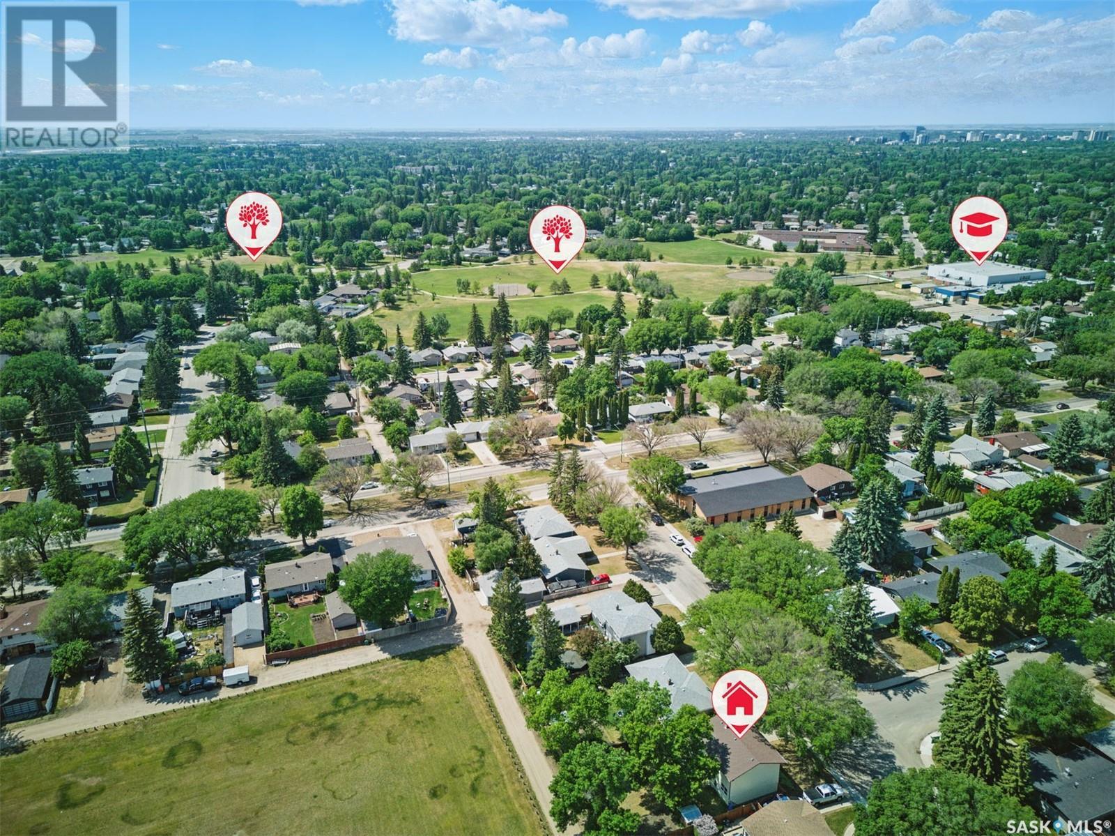 Photo 9 of 118 East Drive, Saskatoon SK