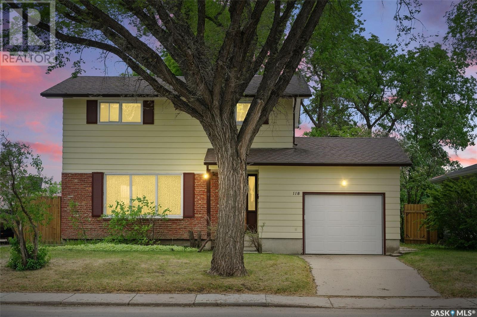 Photo 10 of 118 East Drive, Saskatoon SK