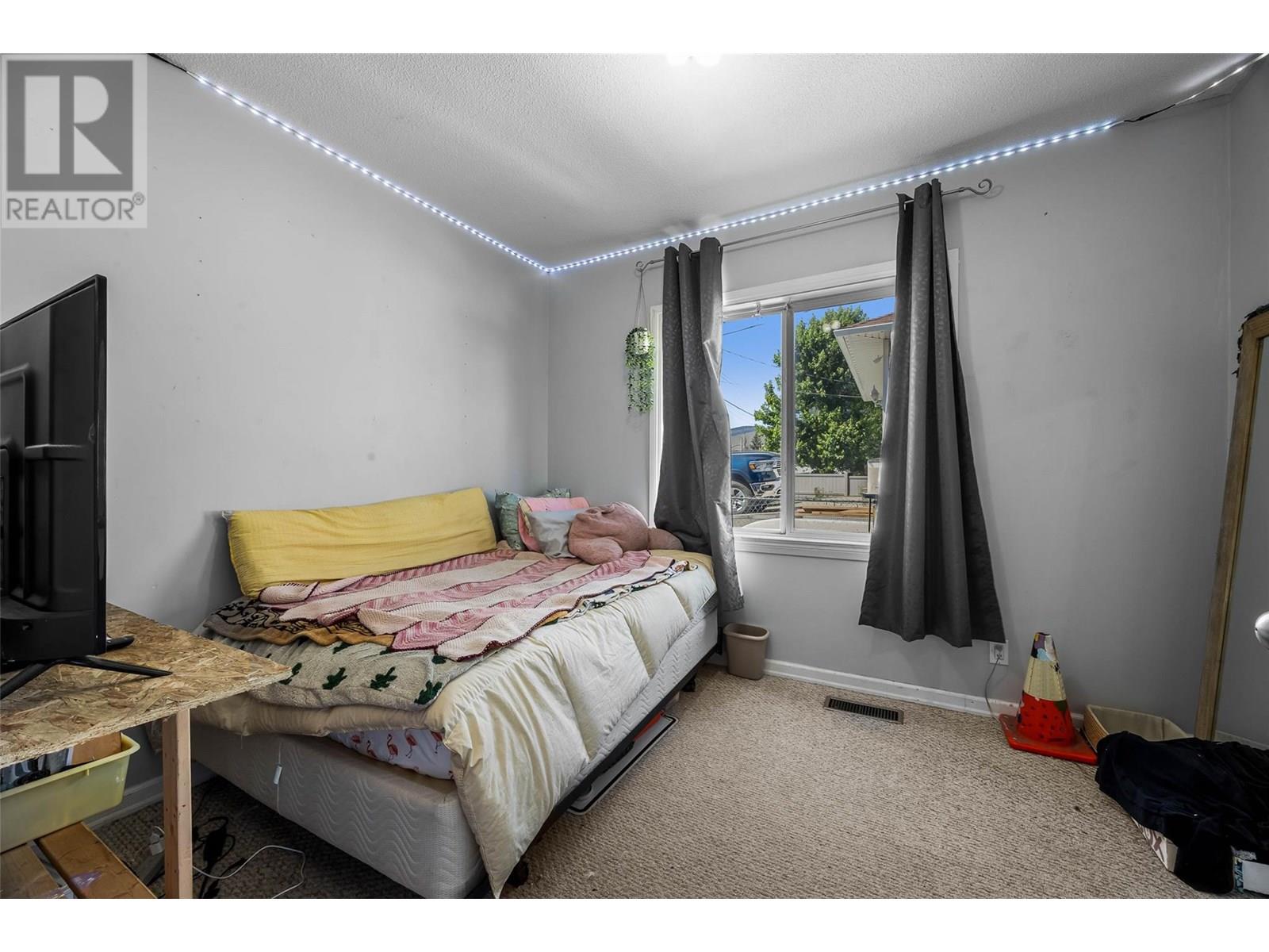 Photo 2 of 755 Crestline Street, Kamloops BC