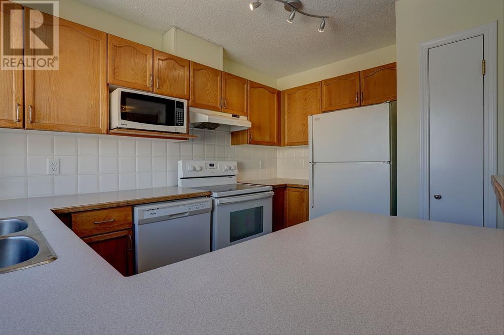 Single Family House 4 Level for Sale in  Millrose Place SW Millrise Calgary 