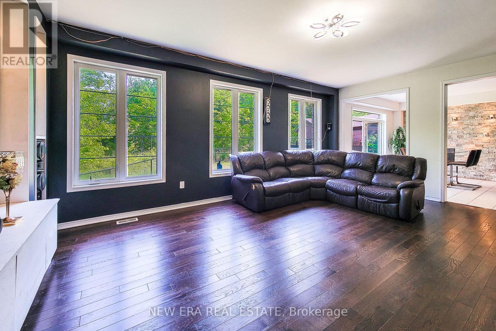 Photo 40 of 65 Cactus Crescent, Hamilton ON