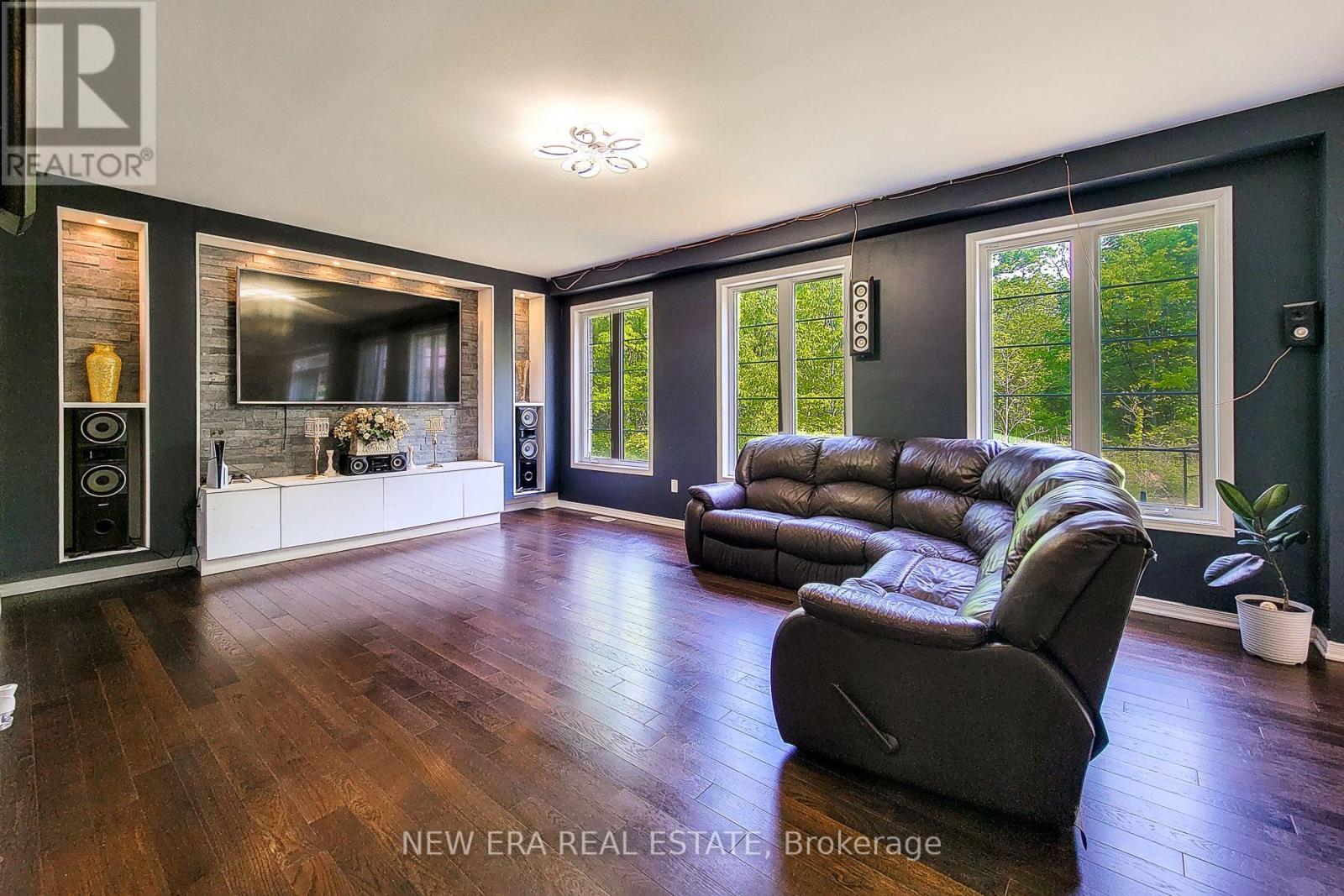 Photo 11 of 65 Cactus Crescent, Hamilton ON