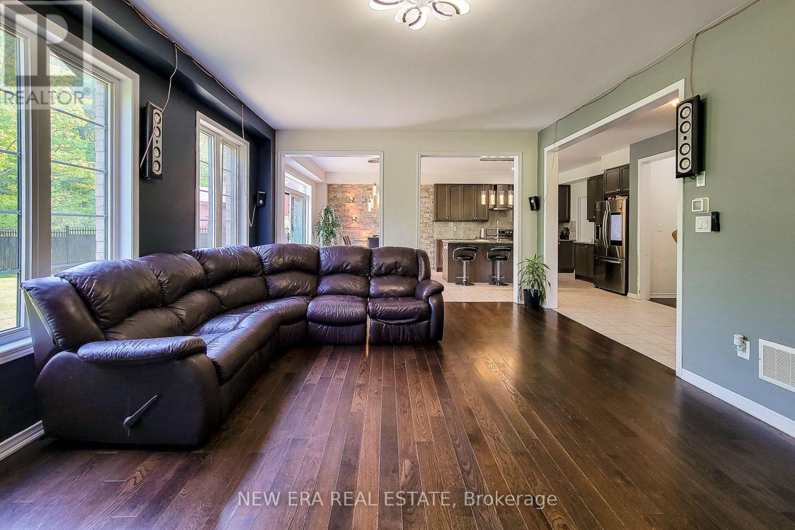 Photo 21 of 65 Cactus Crescent, Hamilton ON