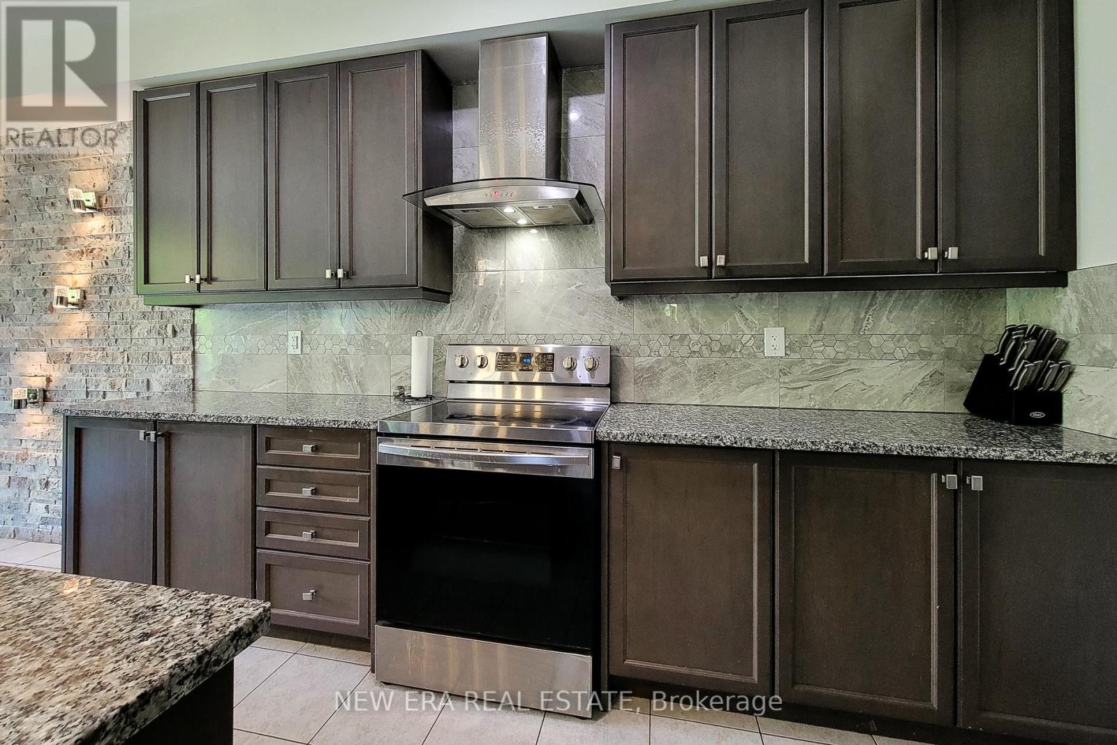 Photo 18 of 65 Cactus Crescent, Hamilton ON