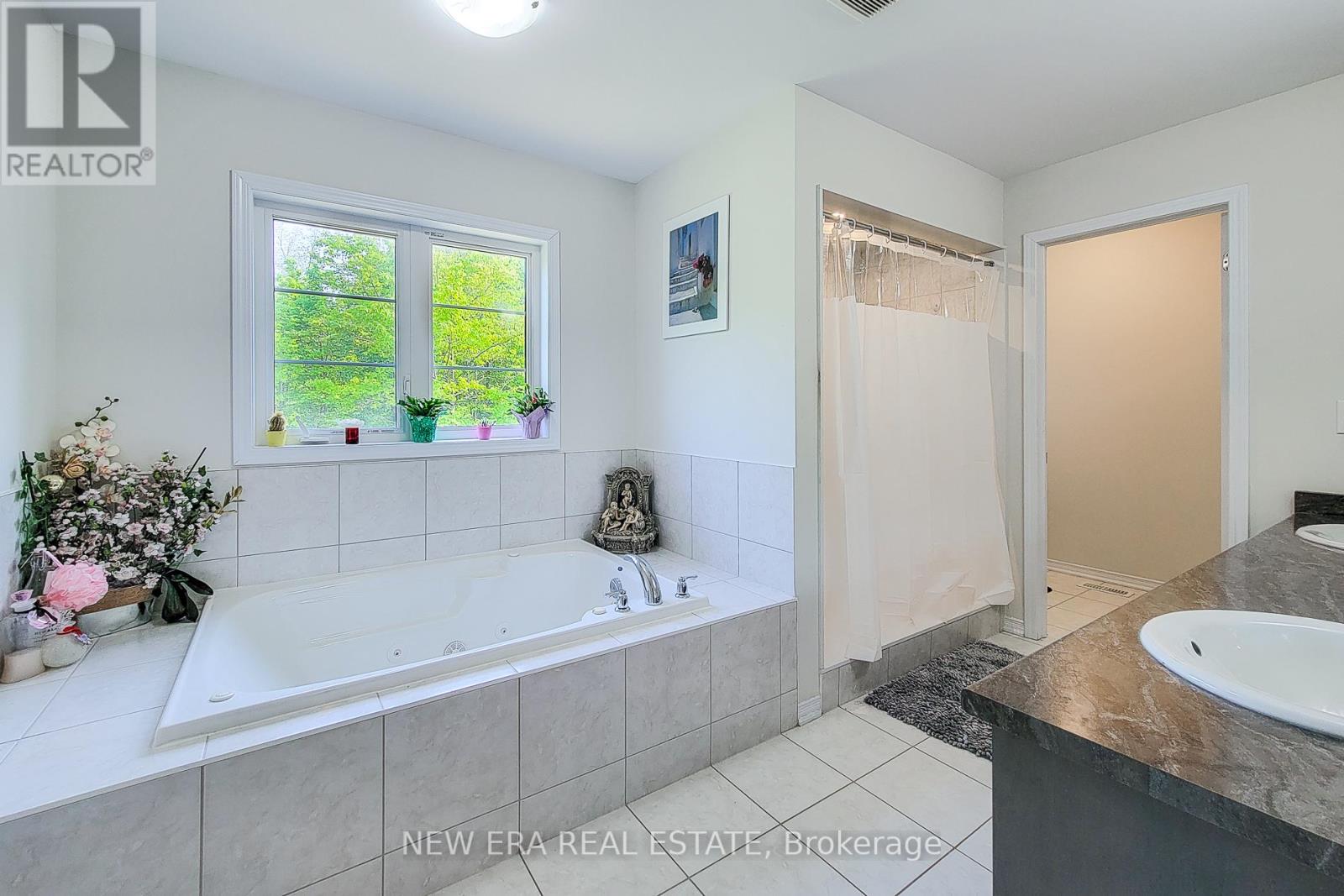 Photo 15 of 65 Cactus Crescent, Hamilton ON