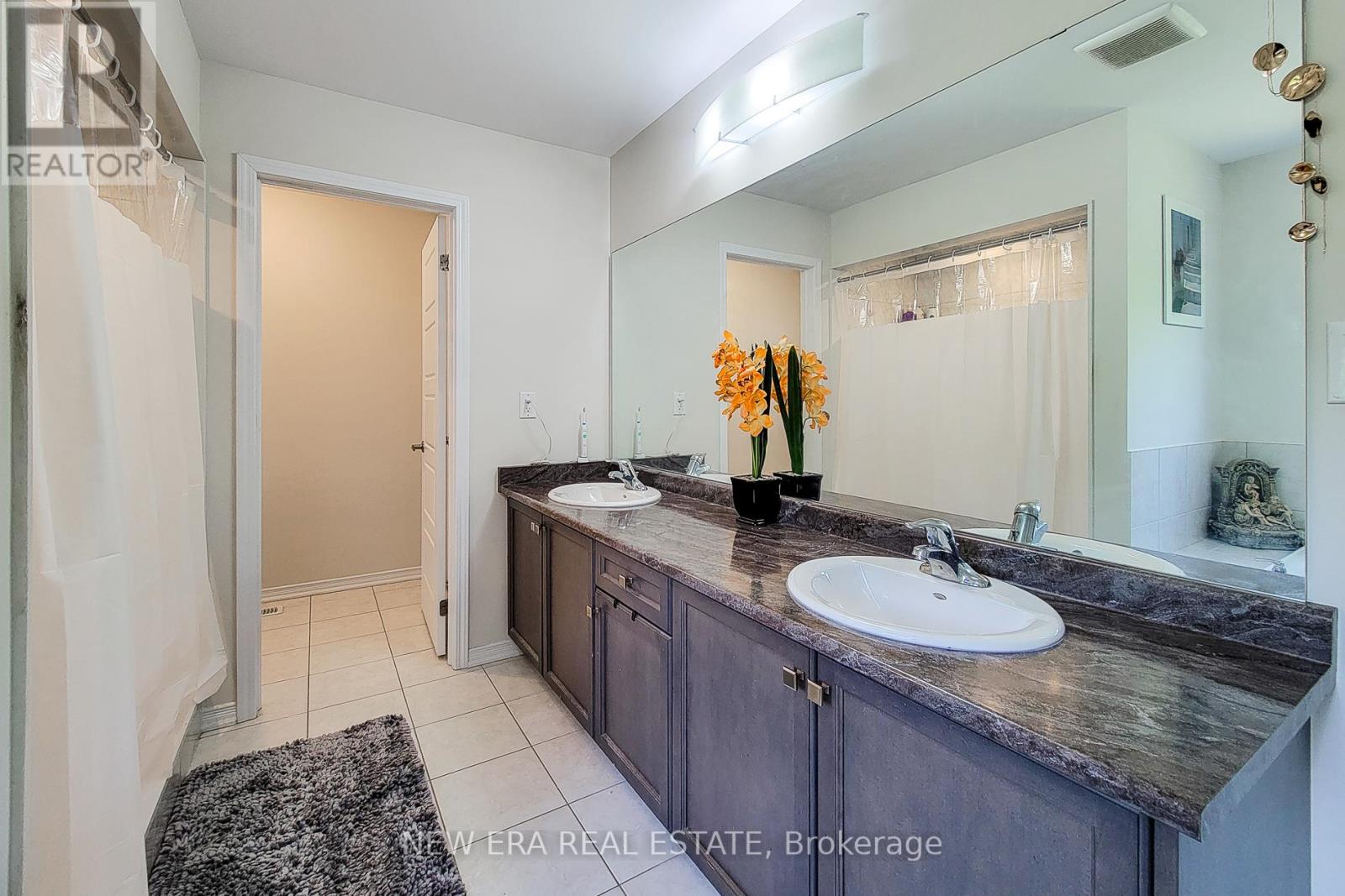 Photo 4 of 65 Cactus Crescent, Hamilton ON