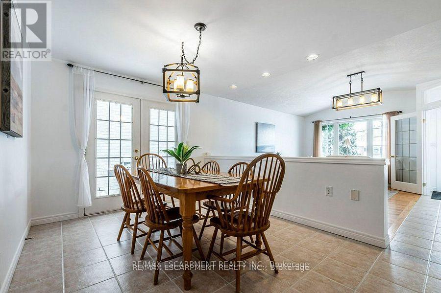 Photo 13 of 62 Spadara Drive, Hamilton ON
