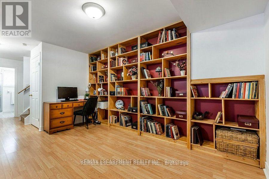 Photo 33 of 62 Spadara Drive, Hamilton ON