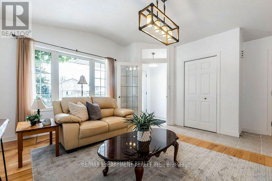 Photo 8 of 62 Spadara Drive, Hamilton ON