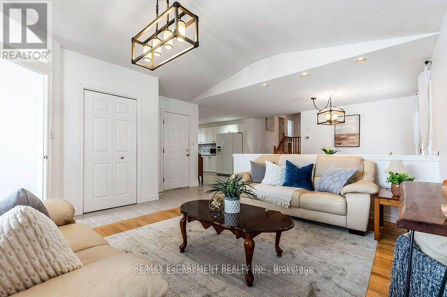 Photo 9 of 62 Spadara Drive, Hamilton ON