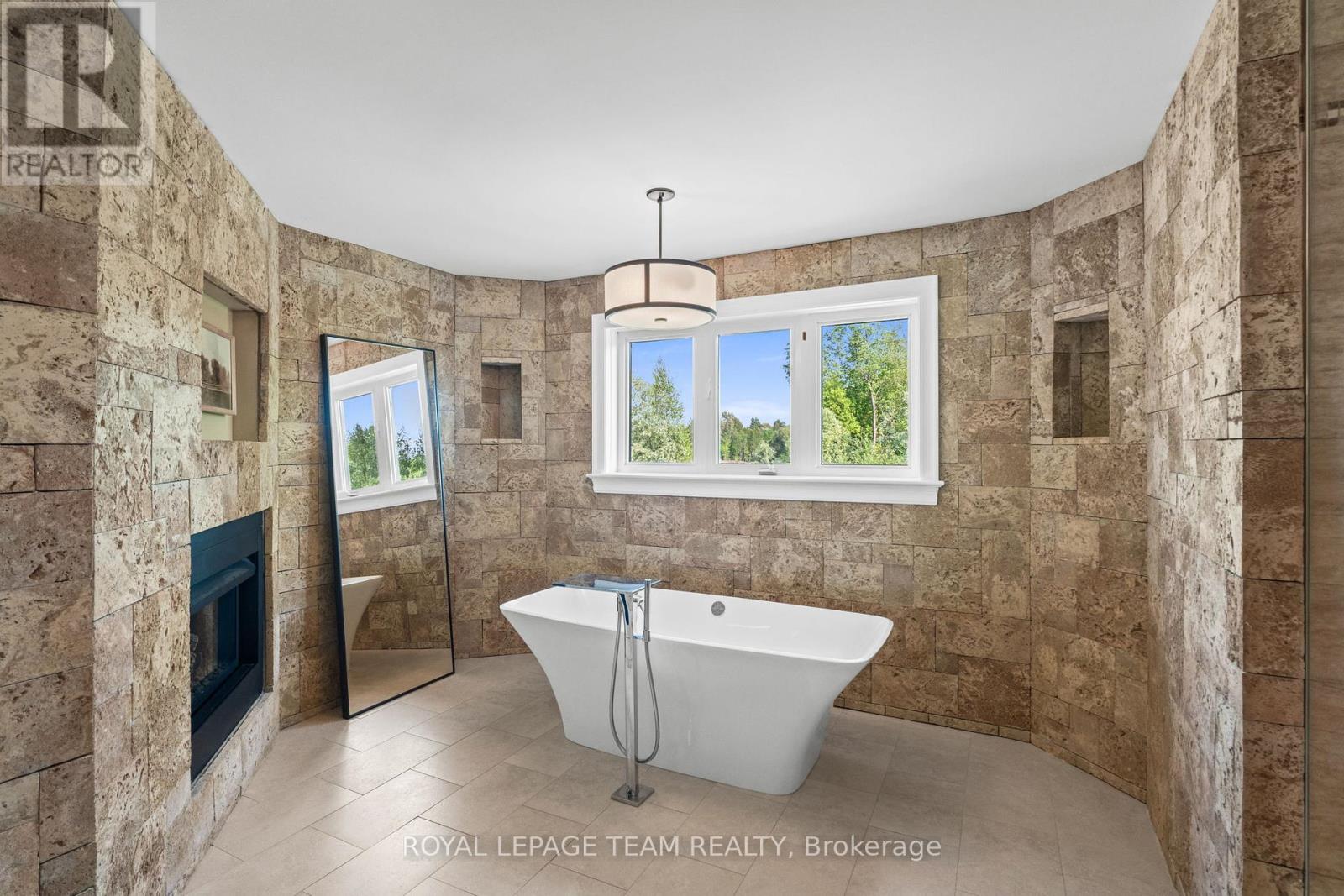Photo 32 of 6132 Pebblewoods Drive, Ottawa ON