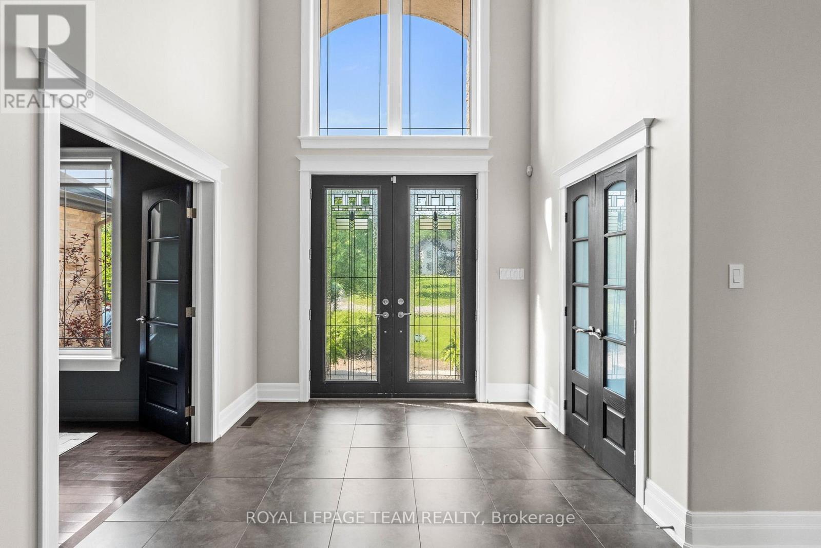 Photo 3 of 6132 Pebblewoods Drive, Ottawa ON