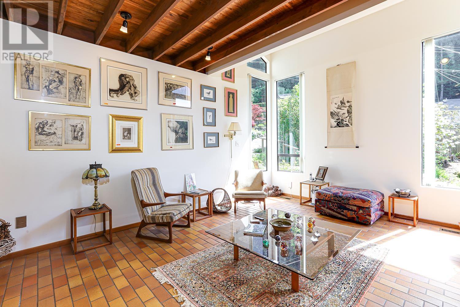 325 OCEANVIEW ROAD, Lions Bay
