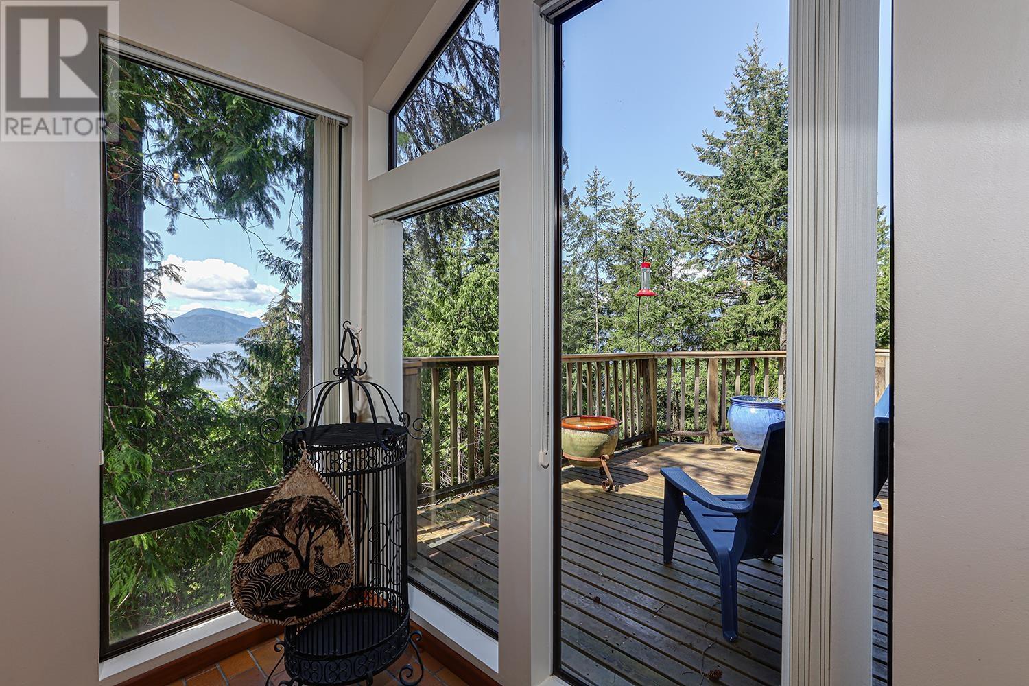 325 OCEANVIEW ROAD, Lions Bay