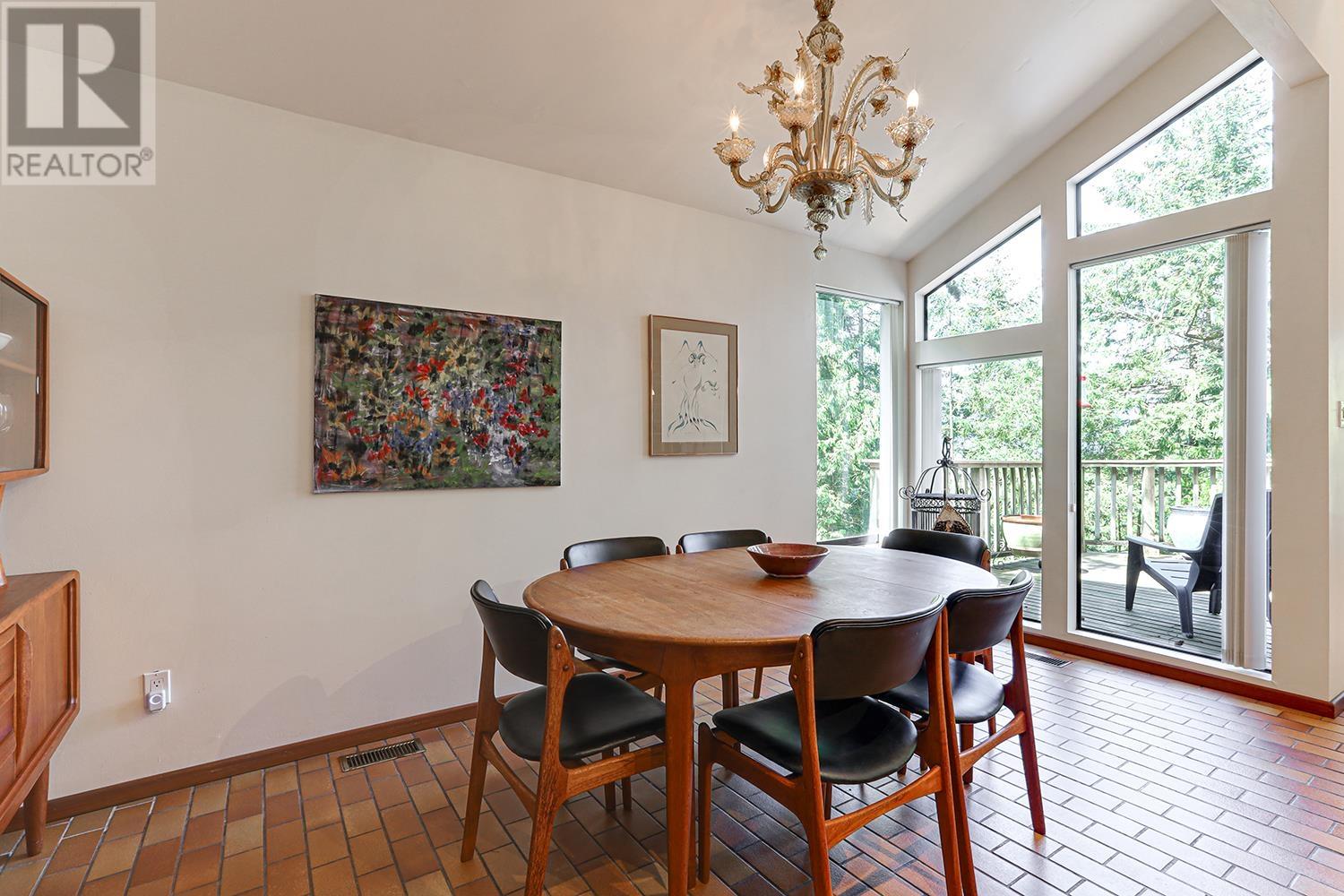 325 OCEANVIEW ROAD, Lions Bay