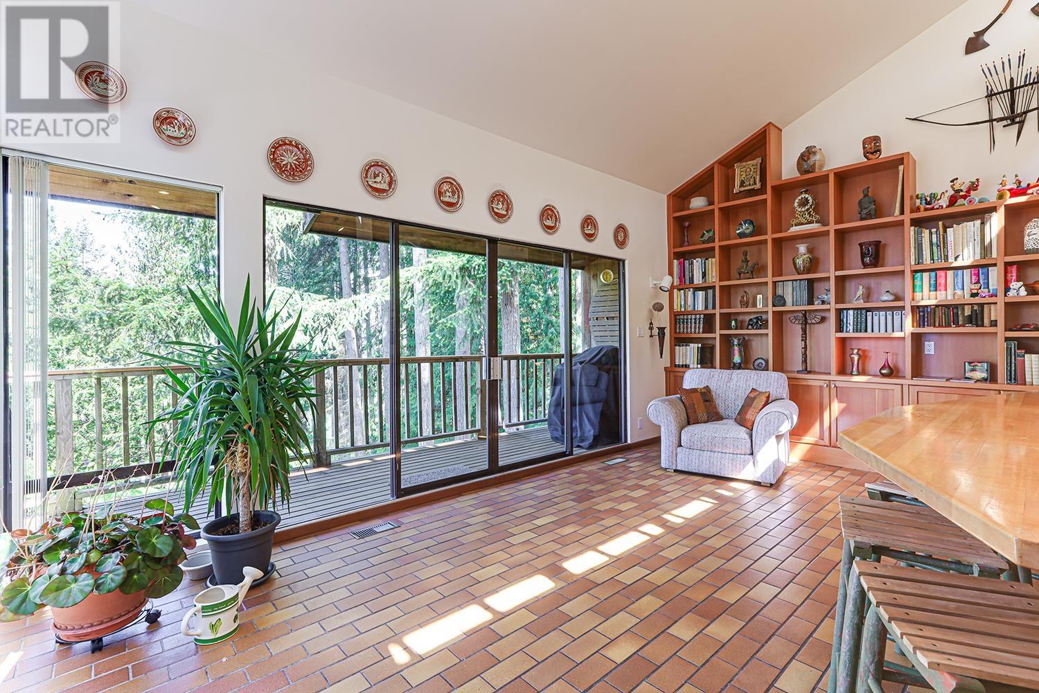 325 OCEANVIEW ROAD, Lions Bay