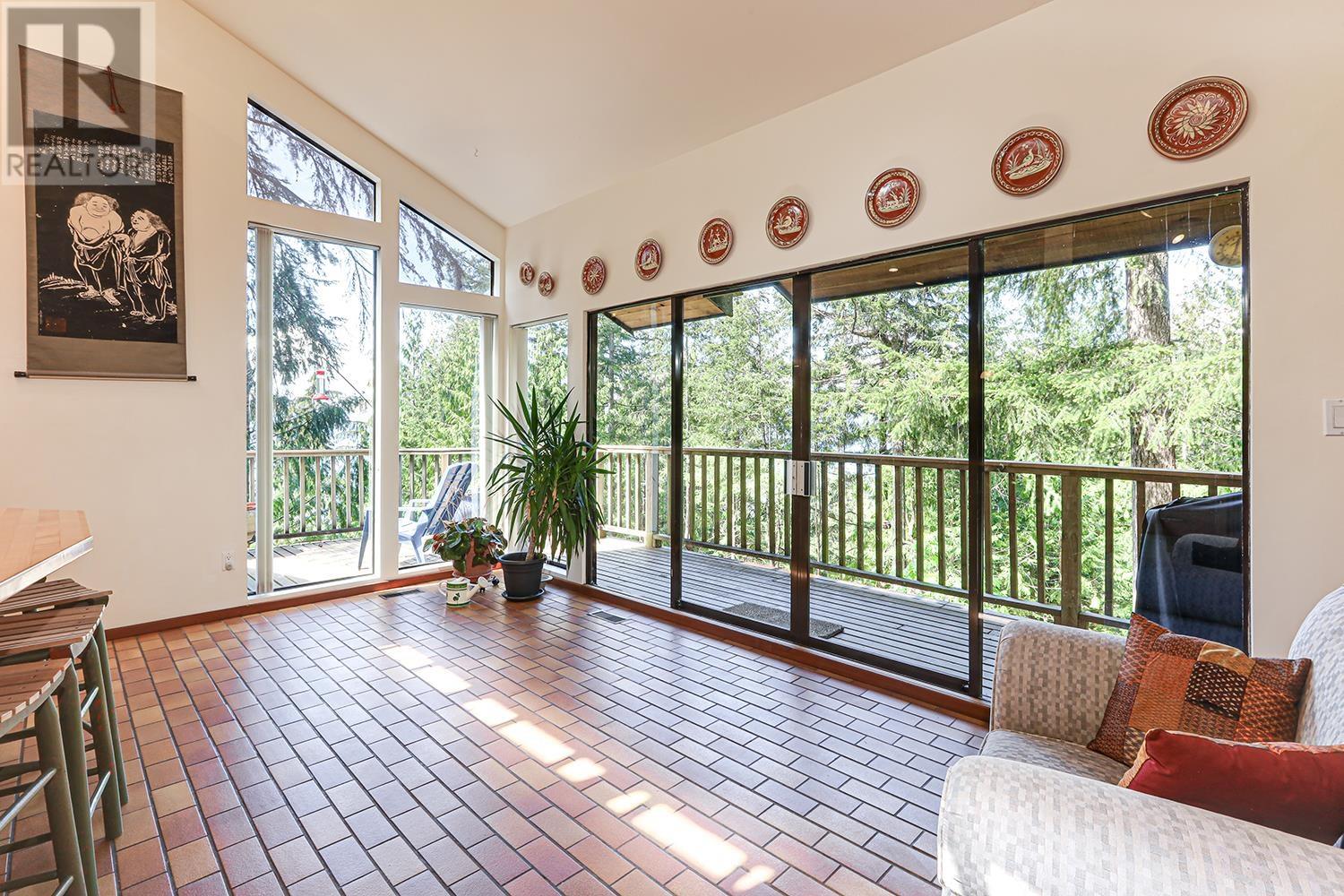325 OCEANVIEW ROAD, Lions Bay