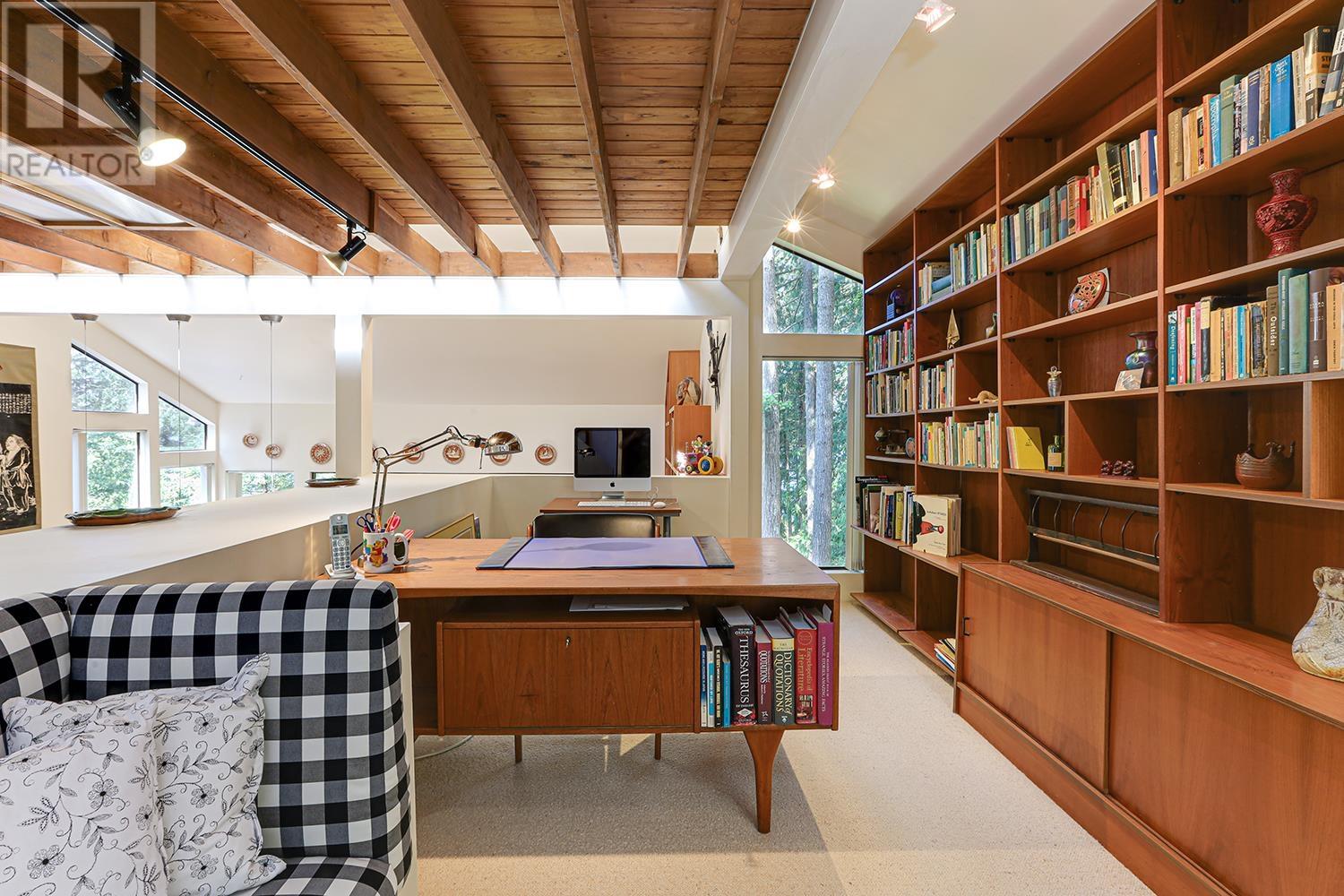 325 OCEANVIEW ROAD, Lions Bay