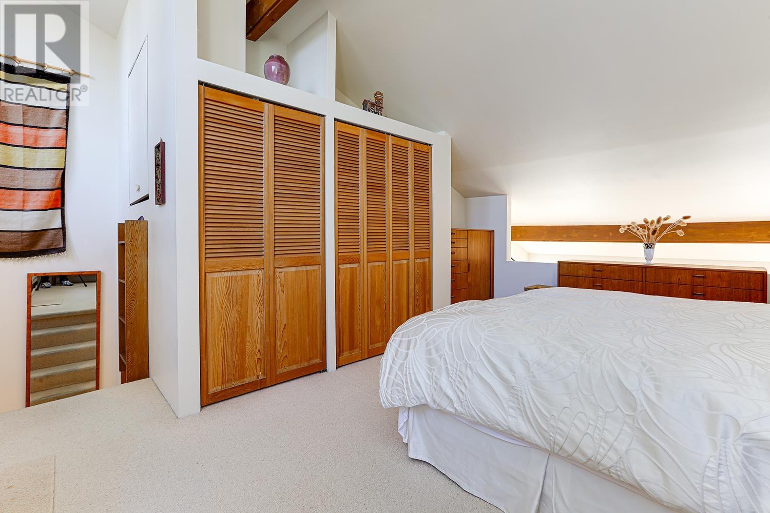 325 OCEANVIEW ROAD, Lions Bay