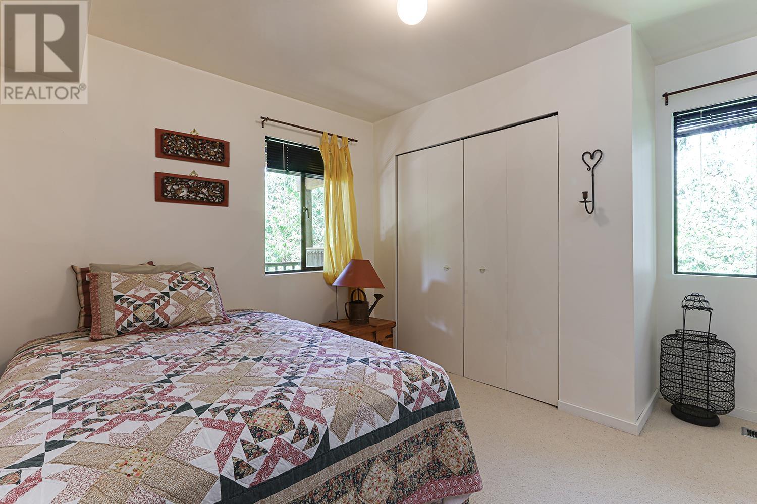 325 OCEANVIEW ROAD, Lions Bay