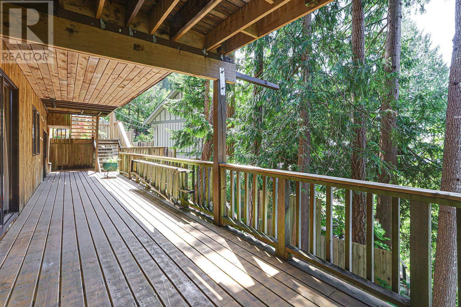 325 OCEANVIEW ROAD, Lions Bay