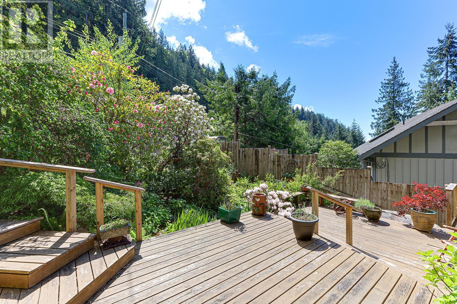 325 OCEANVIEW ROAD, Lions Bay