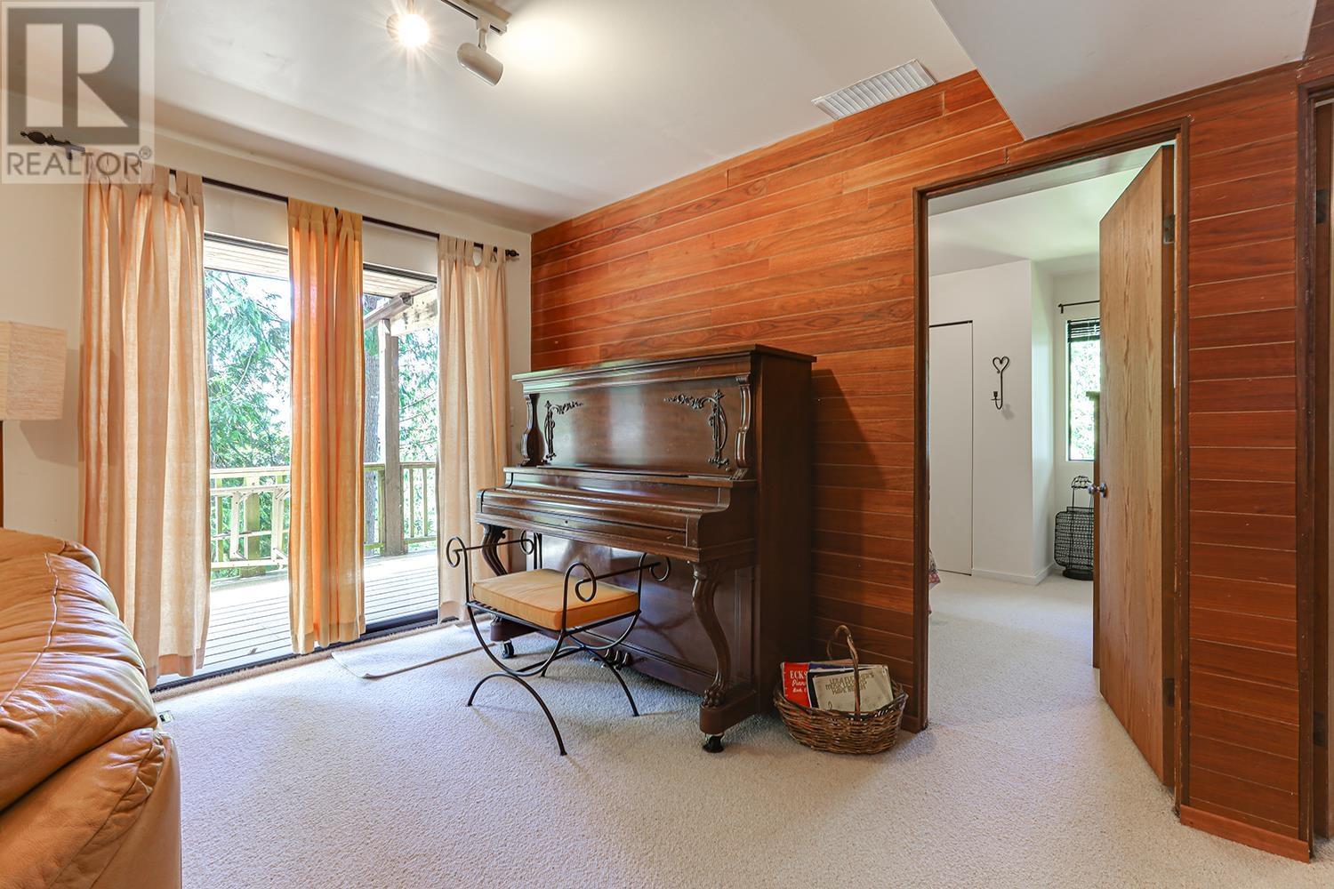325 OCEANVIEW ROAD, Lions Bay