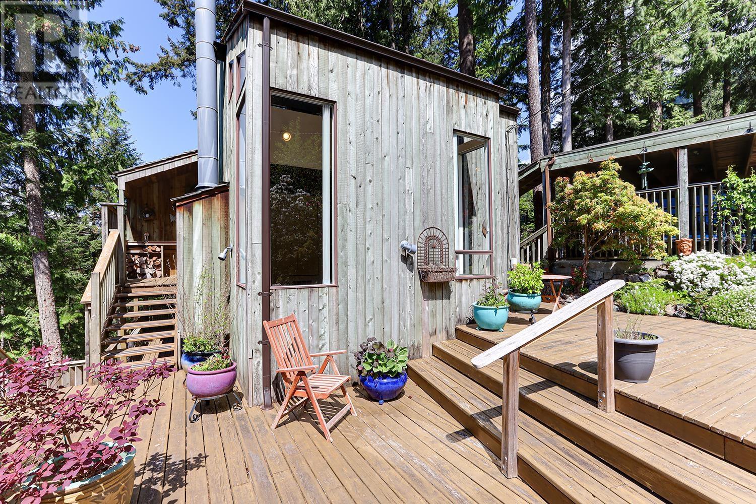 325 OCEANVIEW ROAD, Lions Bay