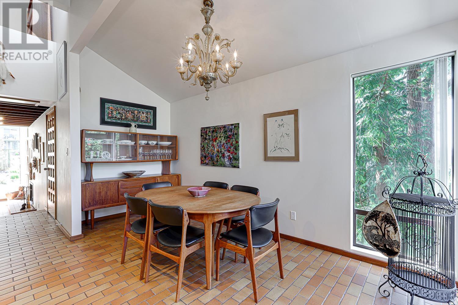 325 OCEANVIEW ROAD, Lions Bay