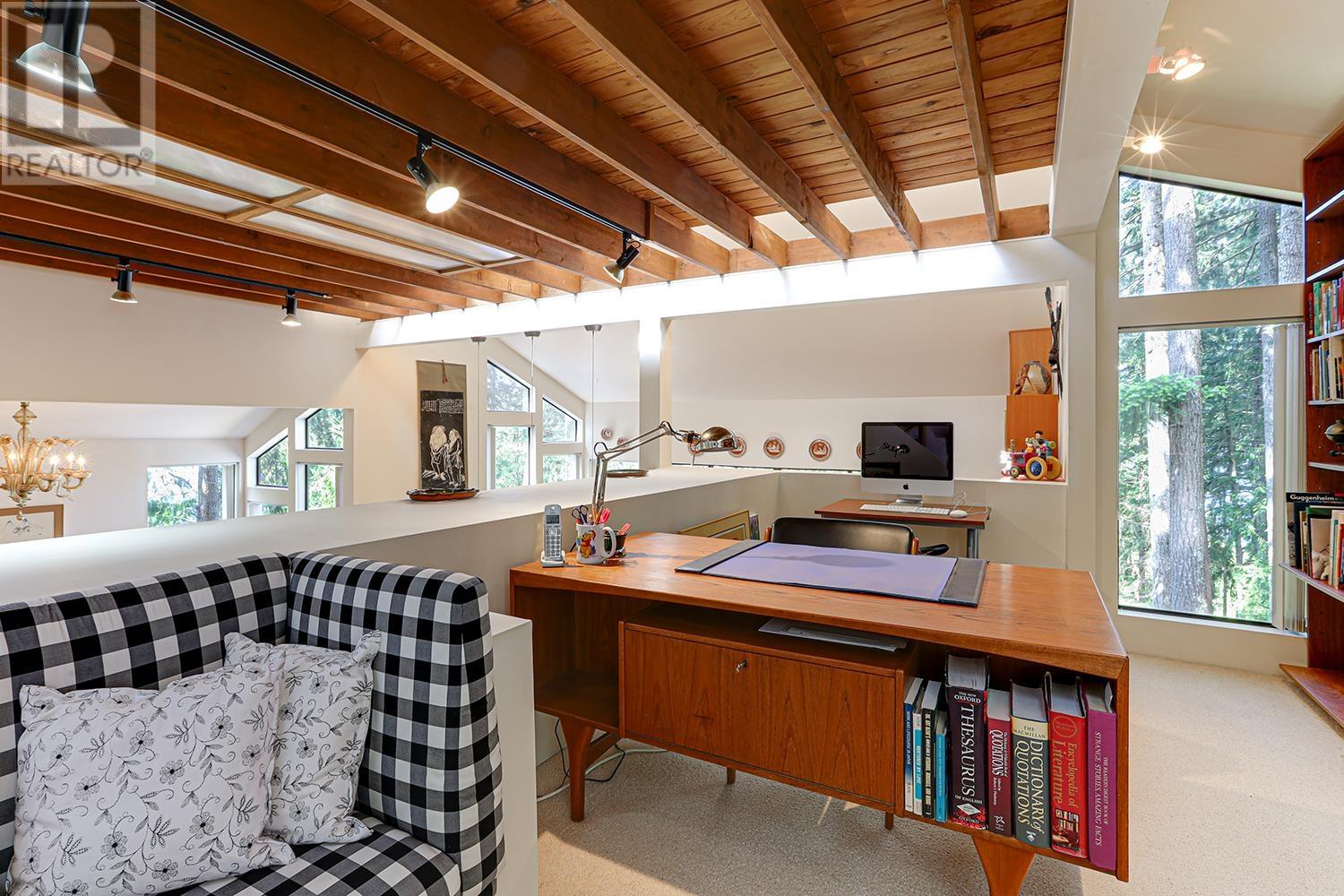 325 OCEANVIEW ROAD, Lions Bay