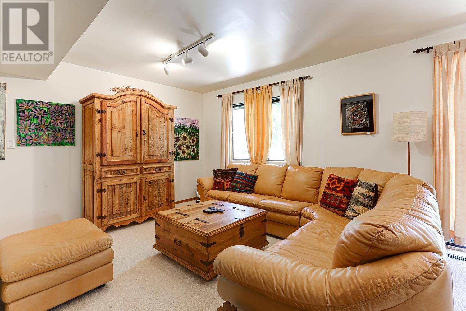 325 OCEANVIEW ROAD, Lions Bay