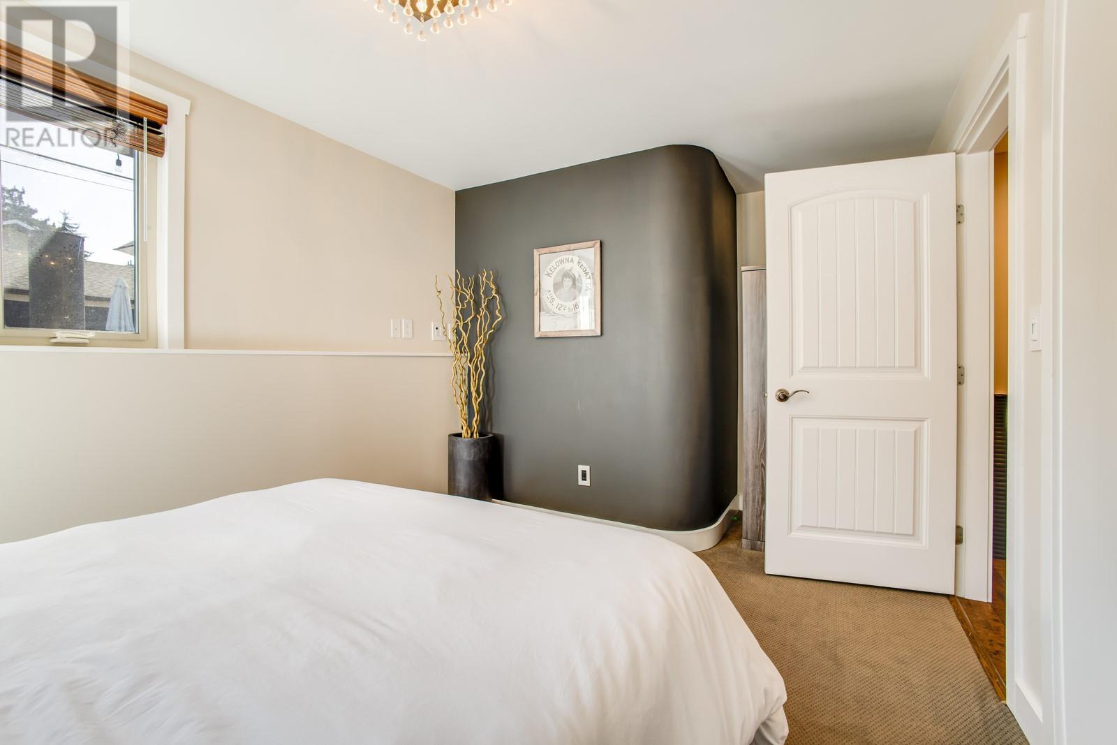  819 Cadder Avenue, Kelowna