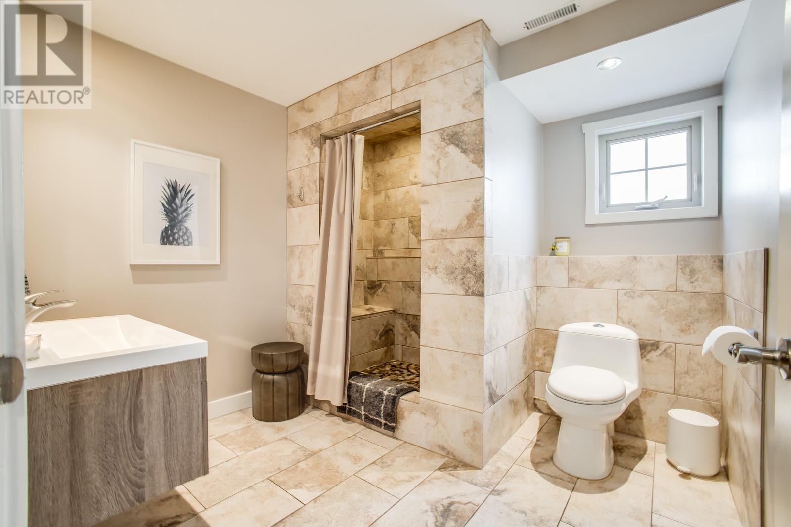  819 Cadder Avenue, Kelowna