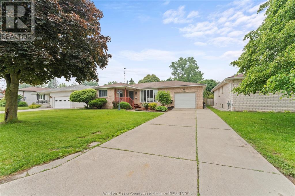 Photo 5 of 22 Bennie Avenue, Leamington ON
