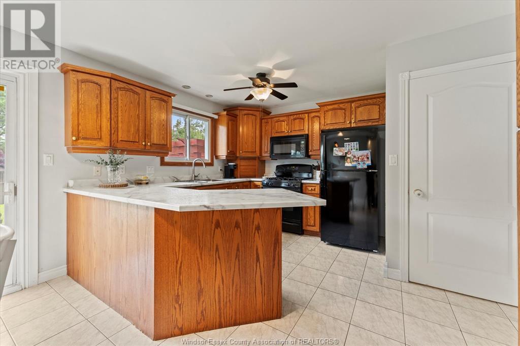 Photo 12 of 22 Bennie Avenue, Leamington ON