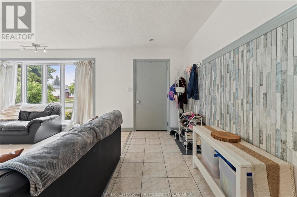 Photo 7 of 22 Bennie Avenue, Leamington ON